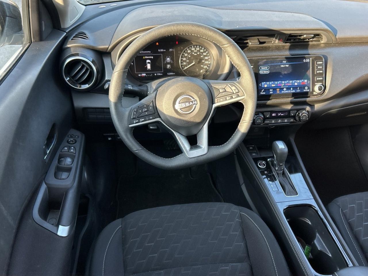 2023 Nissan Kicks SV  ** BLACK TOP ** Photo