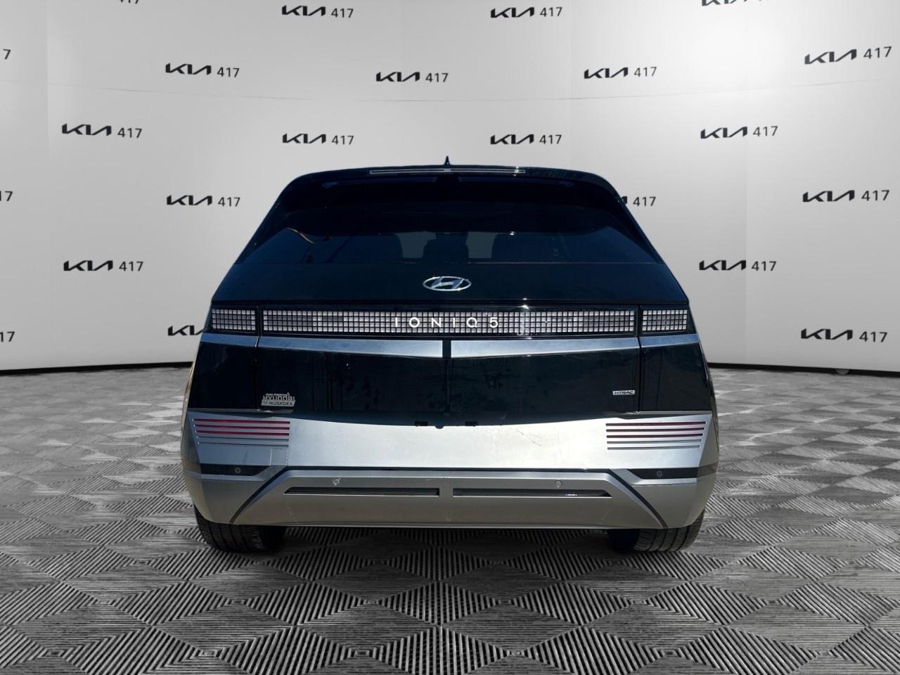 2023 Hyundai IONIQ 5 Preferred AWD Long Range w/Ultimate Pkg Photo3