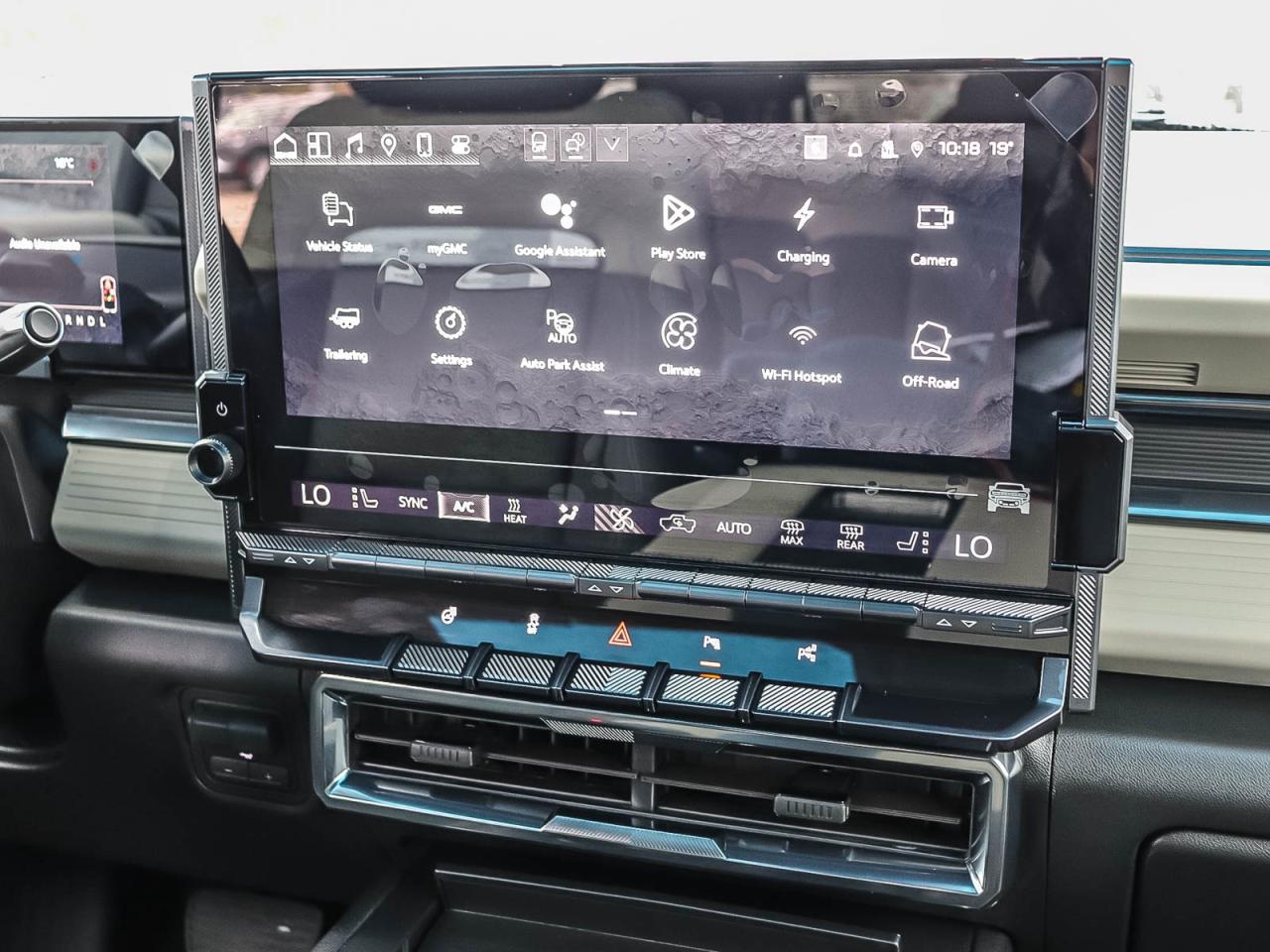 2026 GMC HUMMER EV SUV 3X Photo