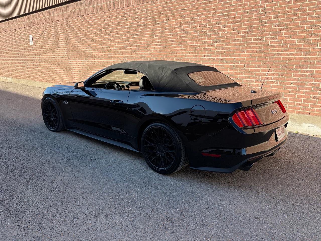 2017 Ford Mustang GT Premium Photo3