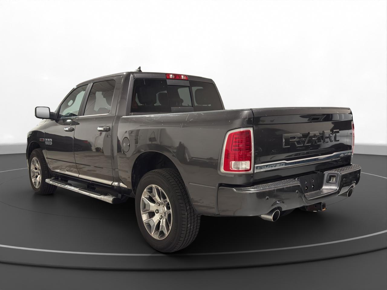 2018 RAM 1500 Limited 4x4 Crew Cab 5'7" Box *Ltd Avail* Photo3