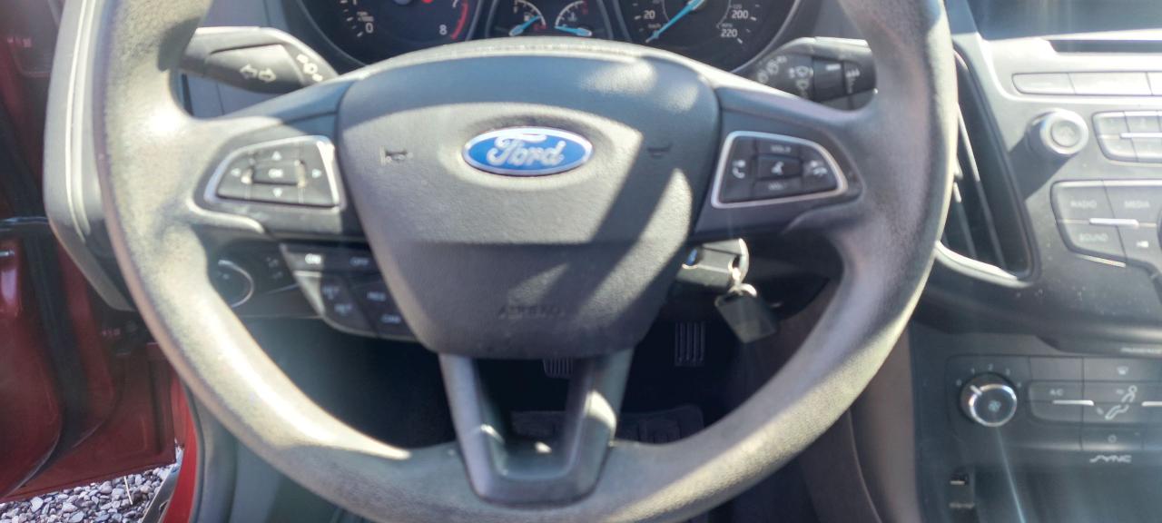 2015 Ford Focus SE - Photo #16
