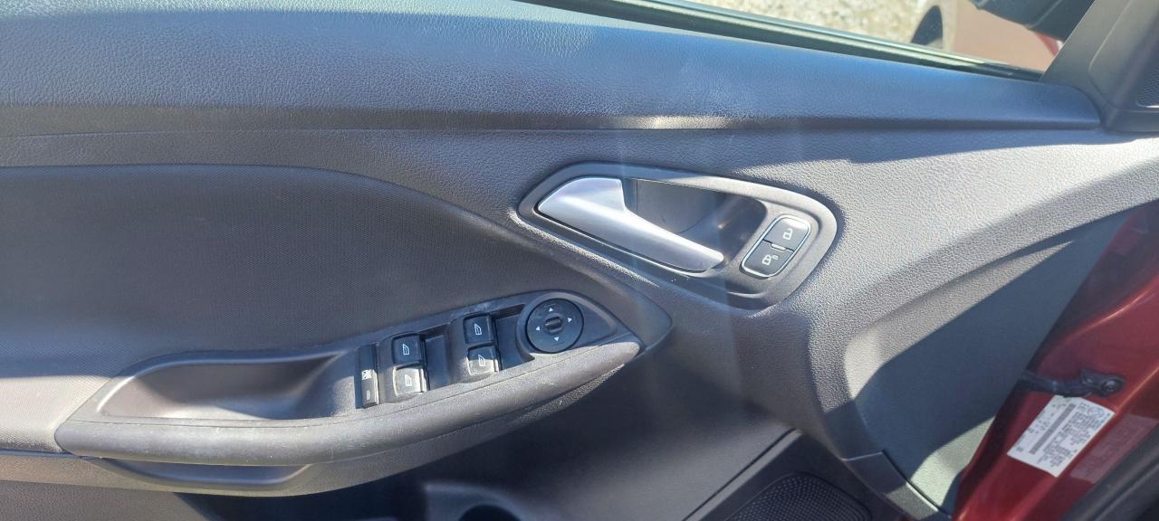 2015 Ford Focus SE - Photo #14