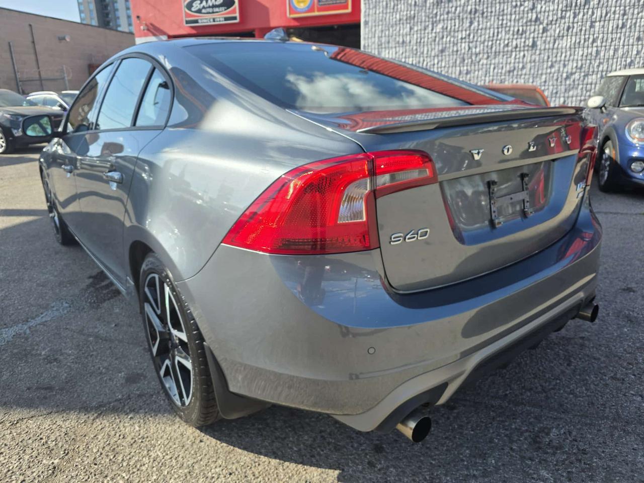2018 Volvo S60 T6 AWD Dynamic Photo