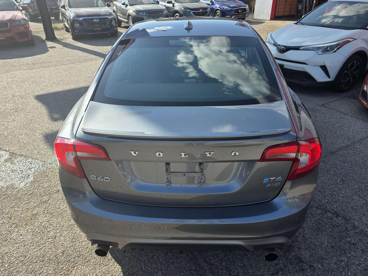 2018 Volvo S60 T6 AWD Dynamic Photo4