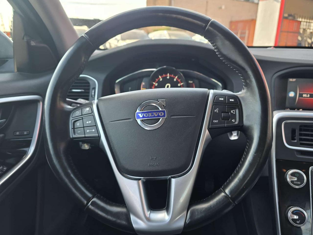 2018 Volvo S60 T6 AWD Dynamic Photo