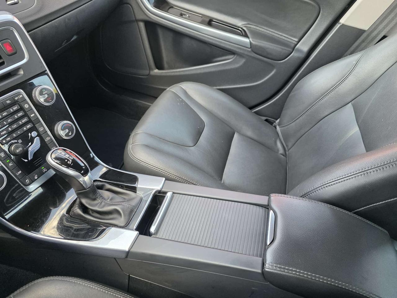 2018 Volvo S60 T6 AWD Dynamic Photo