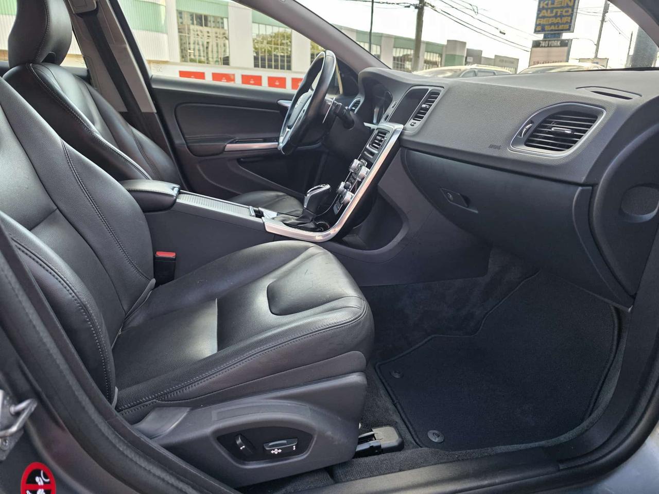 2018 Volvo S60 T6 AWD Dynamic Photo