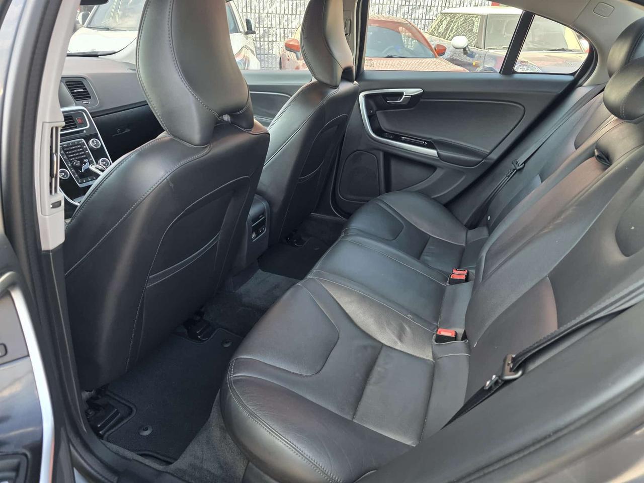 2018 Volvo S60 T6 AWD Dynamic Photo
