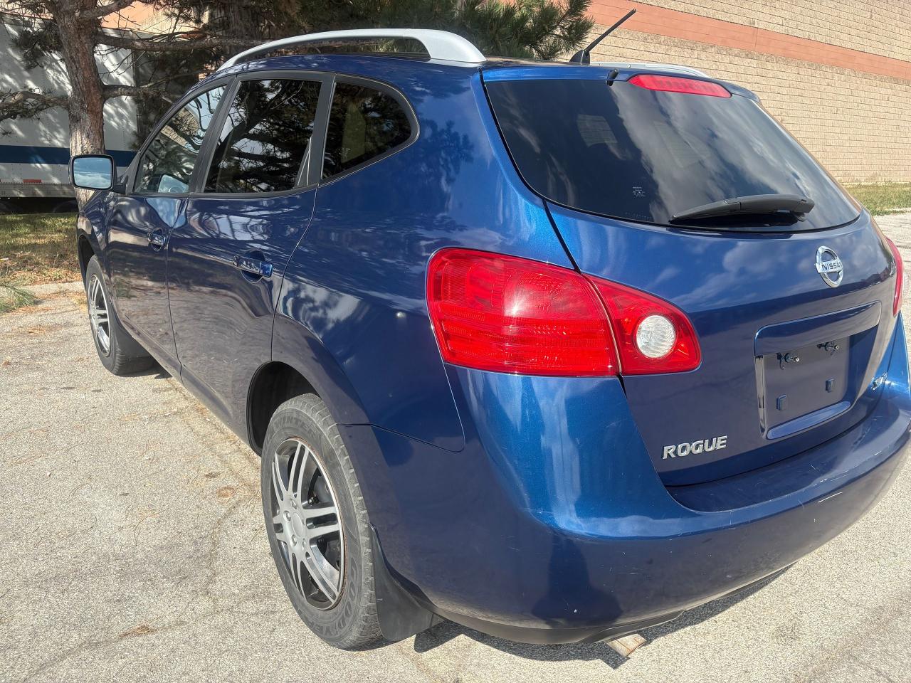 2009 Nissan Rogue SL - Photo #2