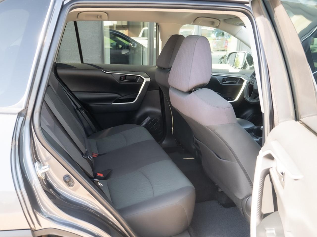 2024 Toyota RAV4 LE AWD Photo18