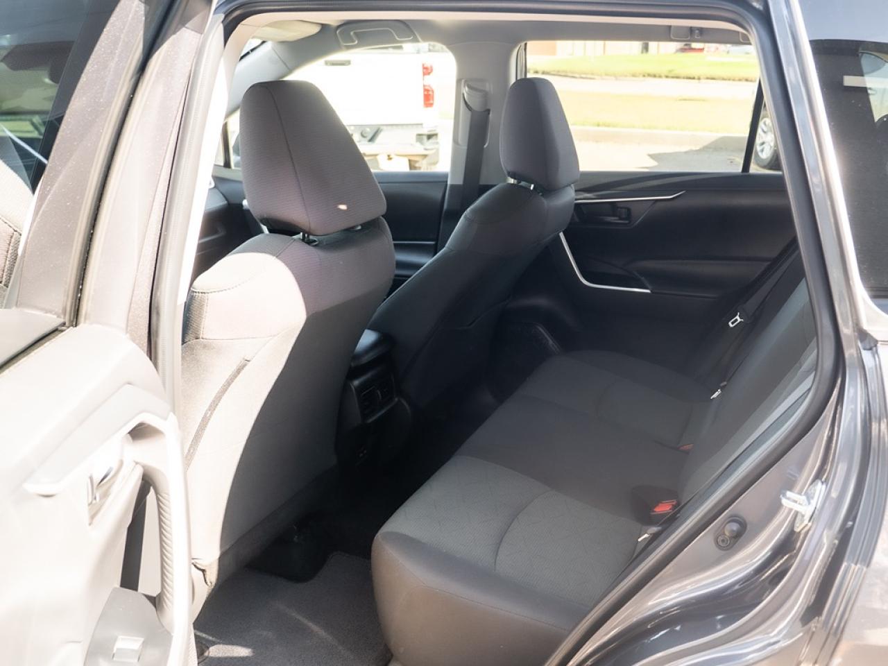 2024 Toyota RAV4 LE AWD Photo38
