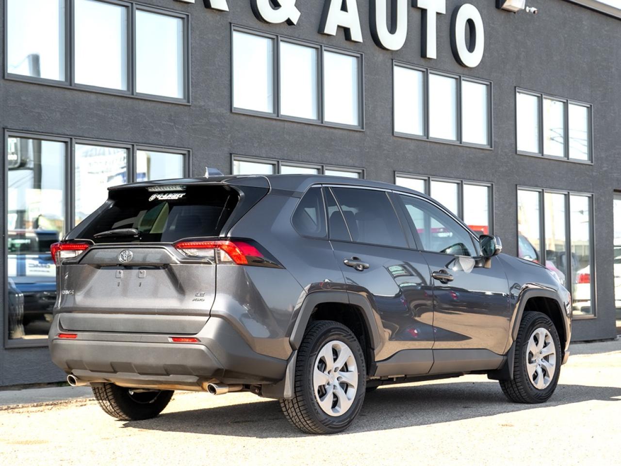 2024 Toyota RAV4 LE AWD Photo26