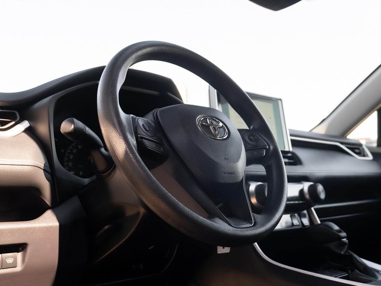 2024 Toyota RAV4 LE AWD Photo12
