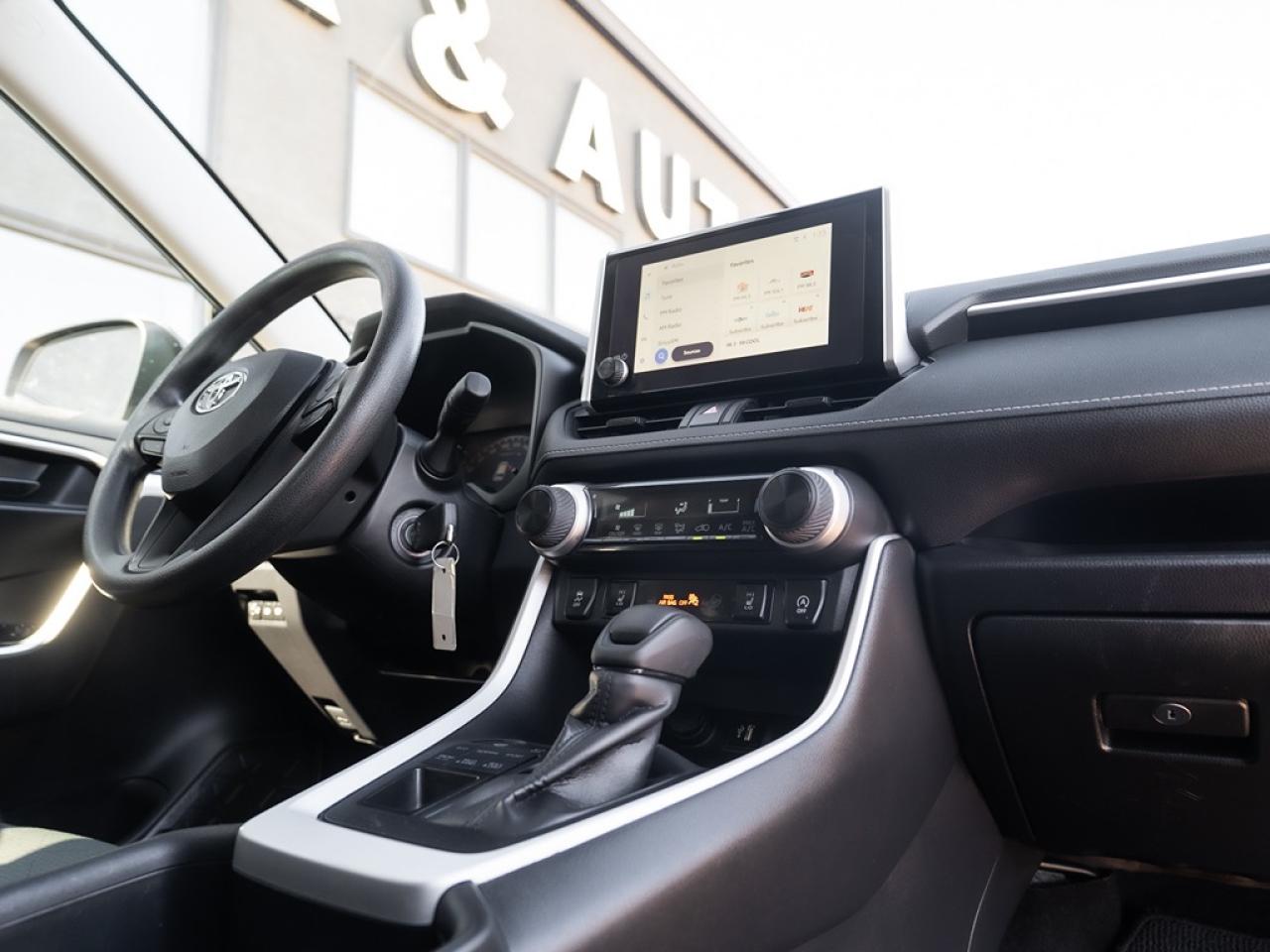 2024 Toyota RAV4 LE AWD Photo20