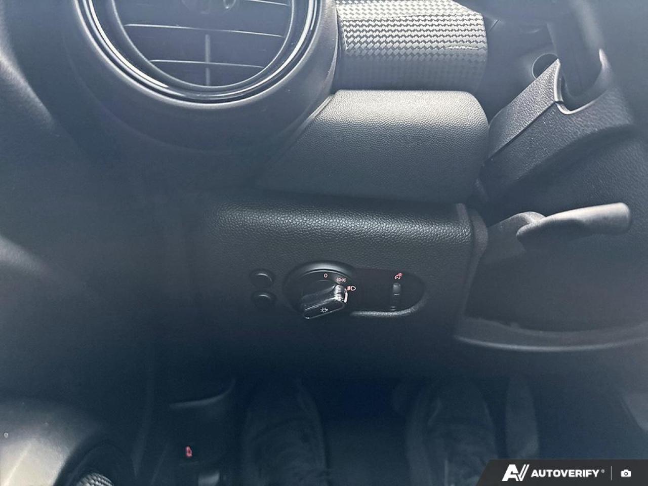 2018 MINI Cooper LEATHER / PANO ROOF / NAV / HTD SEATS / LOW KMS - Photo #11