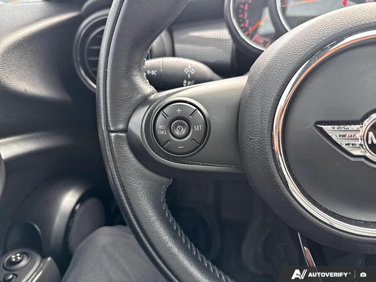 2018 MINI Cooper LEATHER / PANO ROOF / NAV / HTD SEATS / LOW KMS - Photo #18