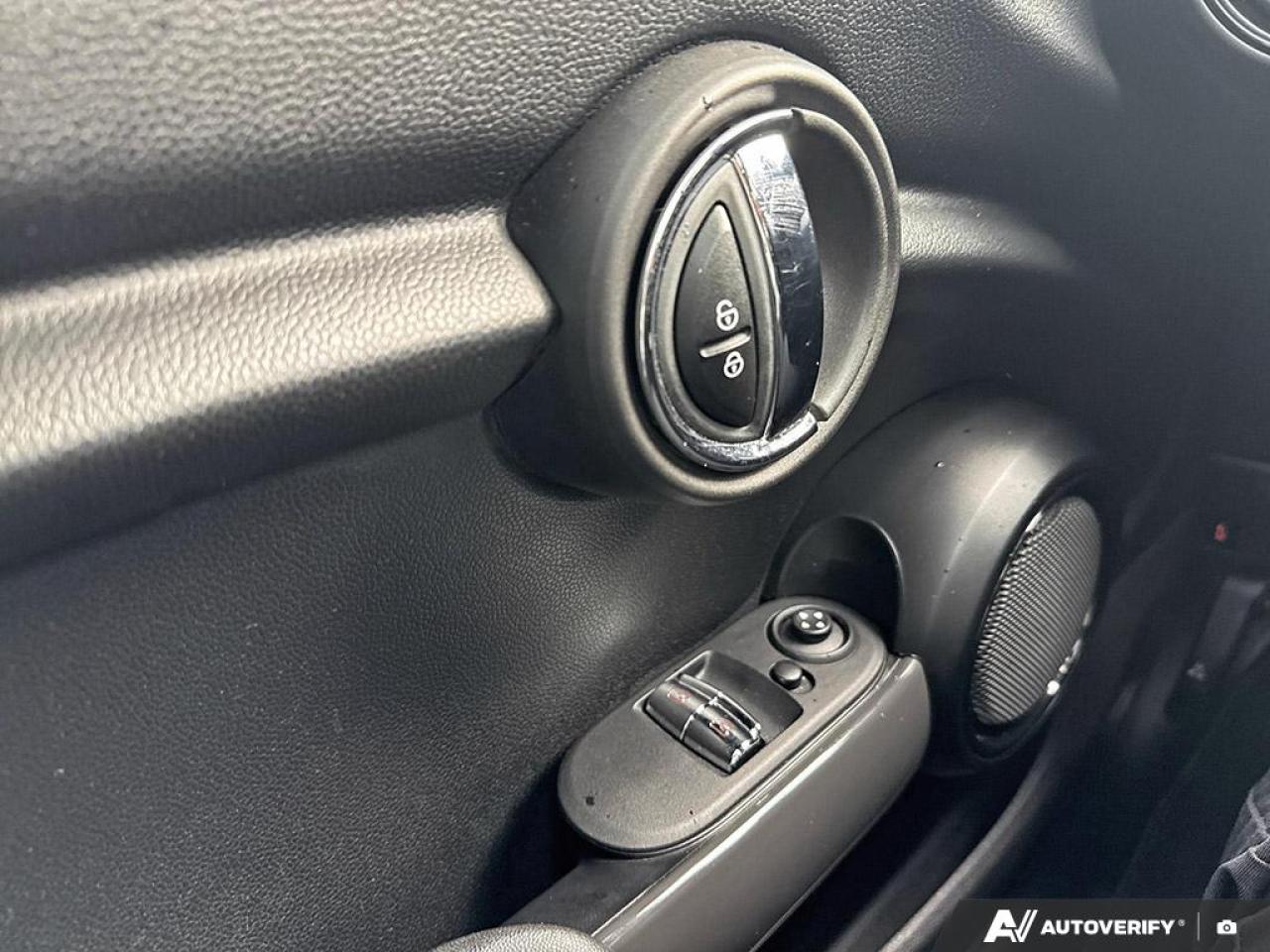 2018 MINI Cooper LEATHER / PANO ROOF / NAV / HTD SEATS / LOW KMS - Photo #10