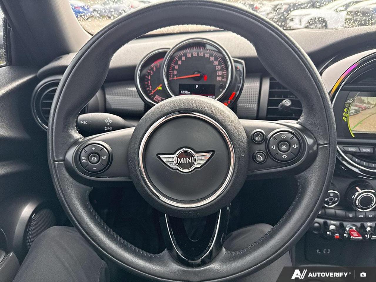 2018 MINI Cooper LEATHER / PANO ROOF / NAV / HTD SEATS / LOW KMS - Photo #17