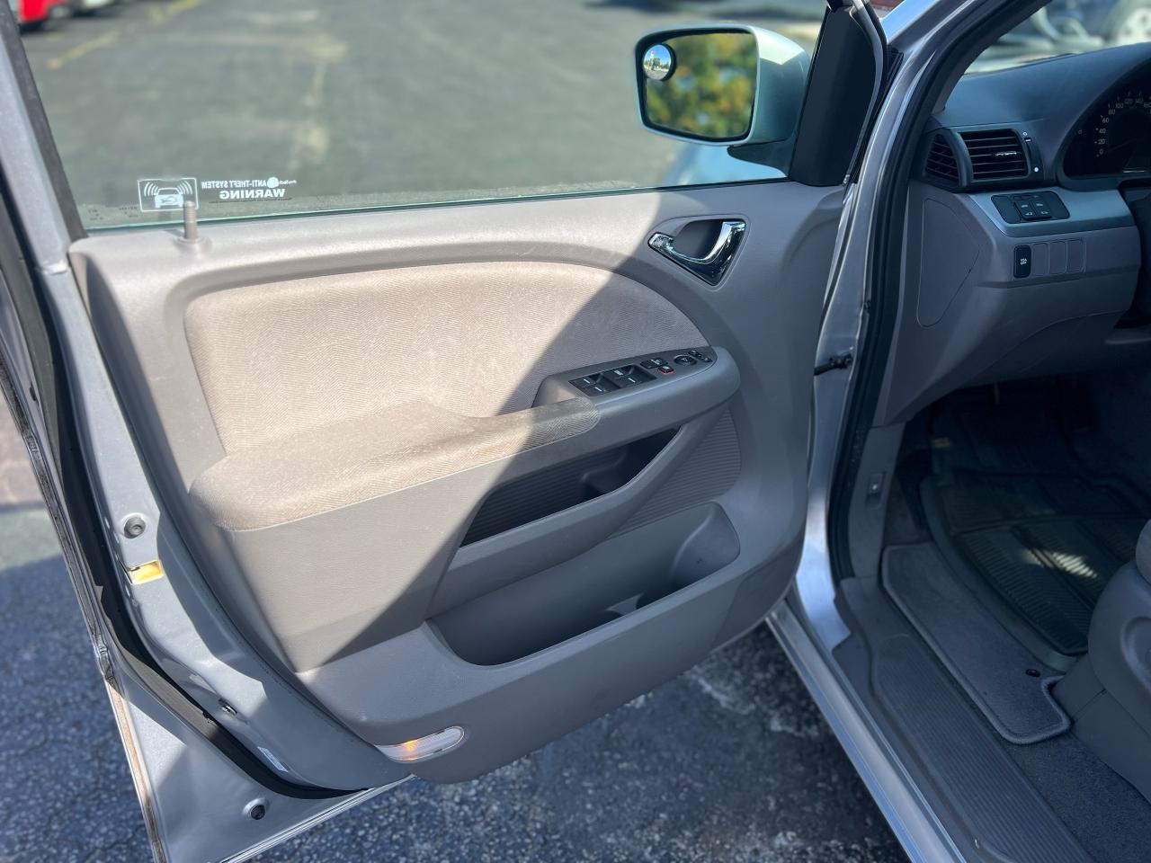 2010 Honda Odyssey SE Photo34