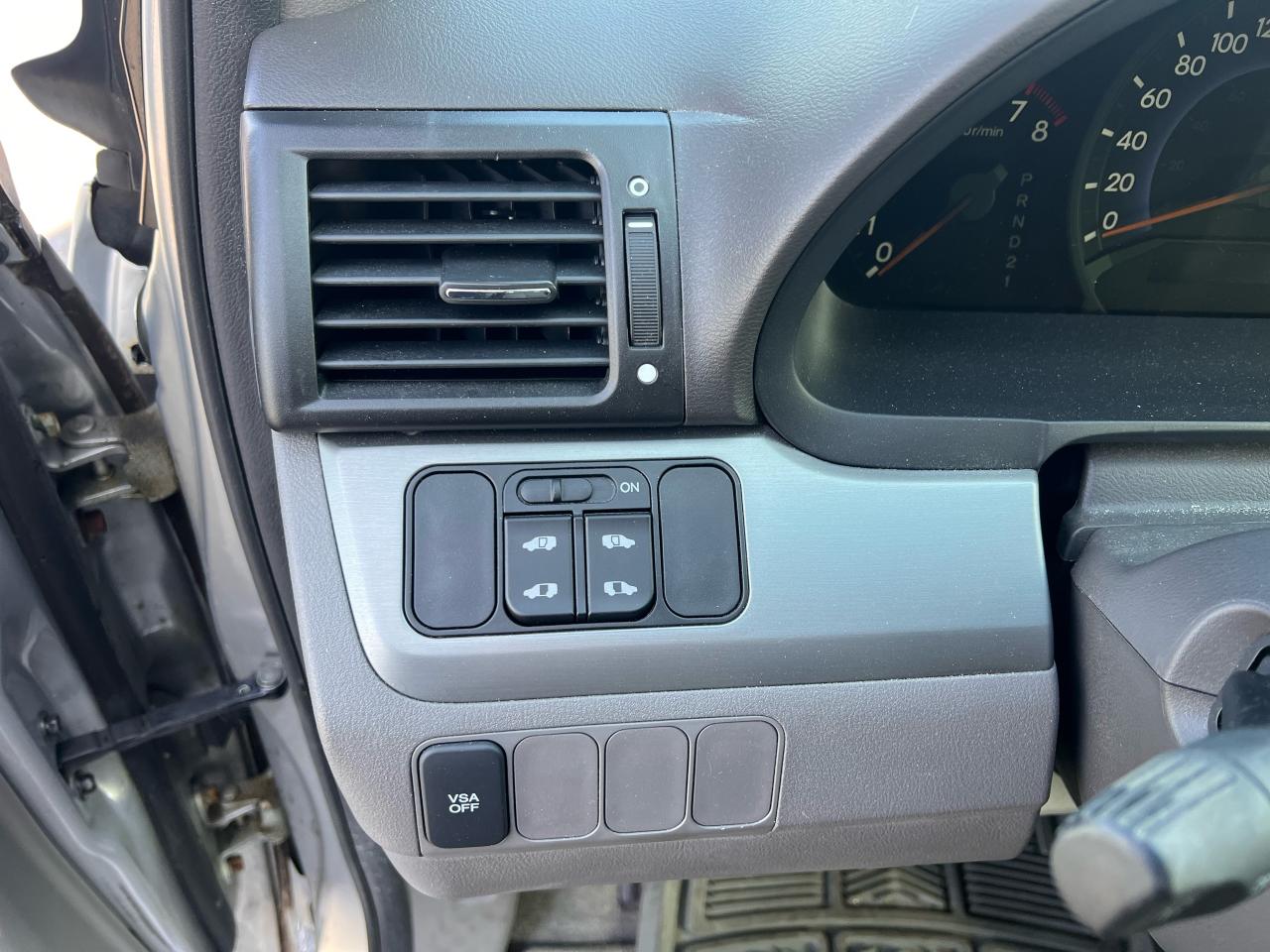 2010 Honda Odyssey SE Photo35