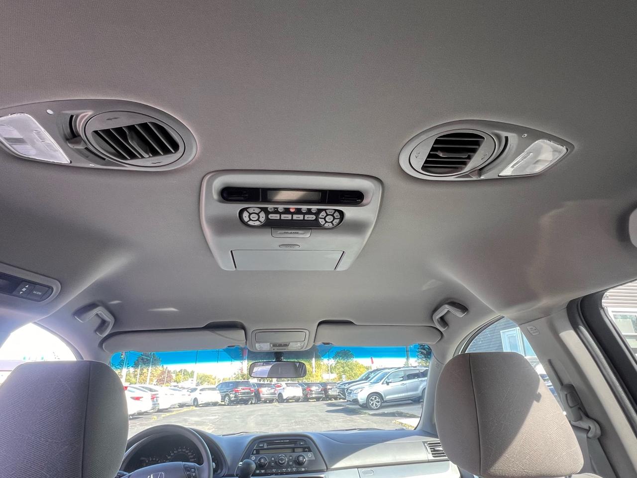 2010 Honda Odyssey SE Photo44