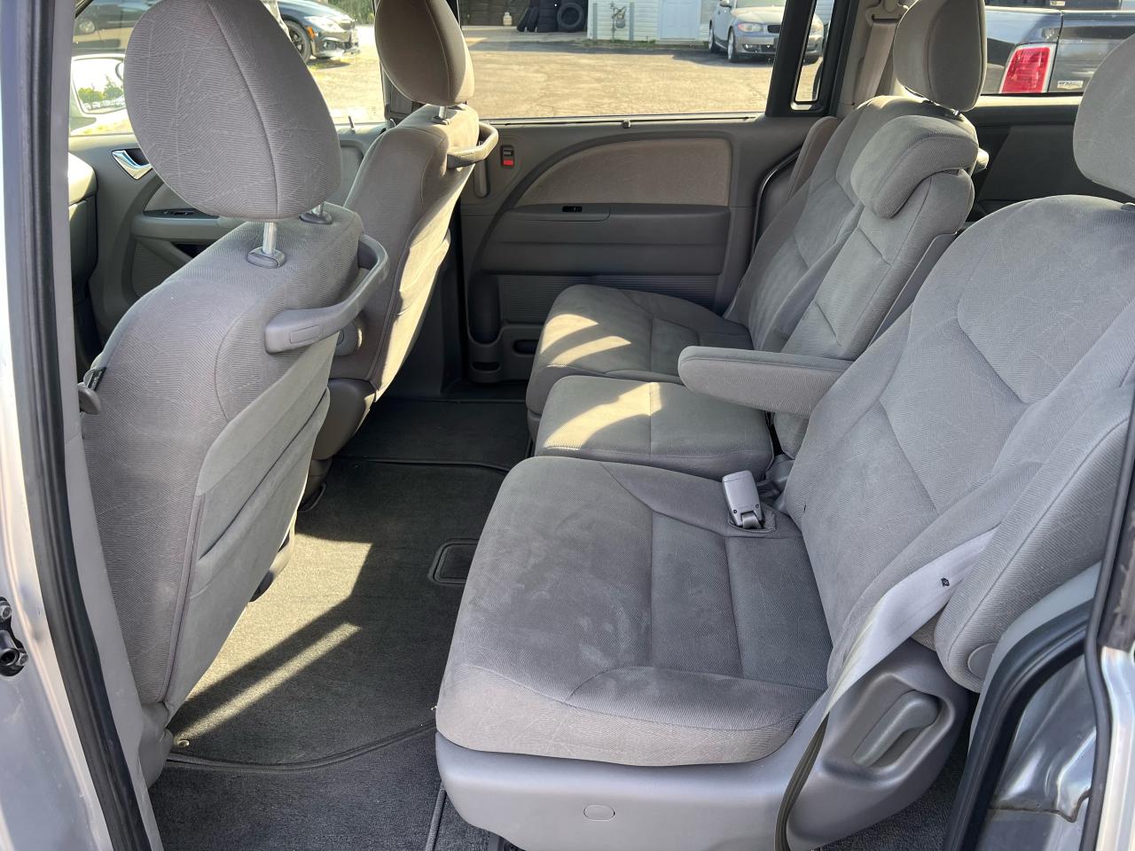 2010 Honda Odyssey SE Photo42