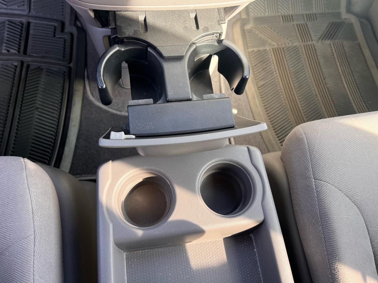 2010 Honda Odyssey SE Photo15