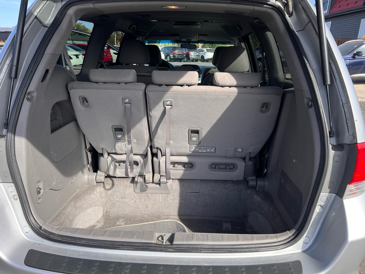 2010 Honda Odyssey SE Photo46