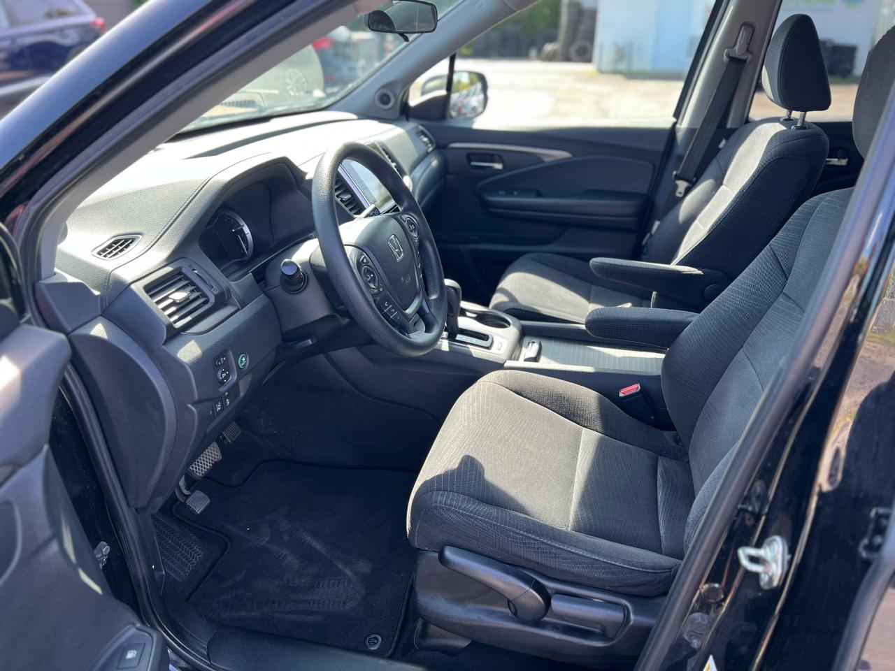 2018 Honda Pilot LX Photo13