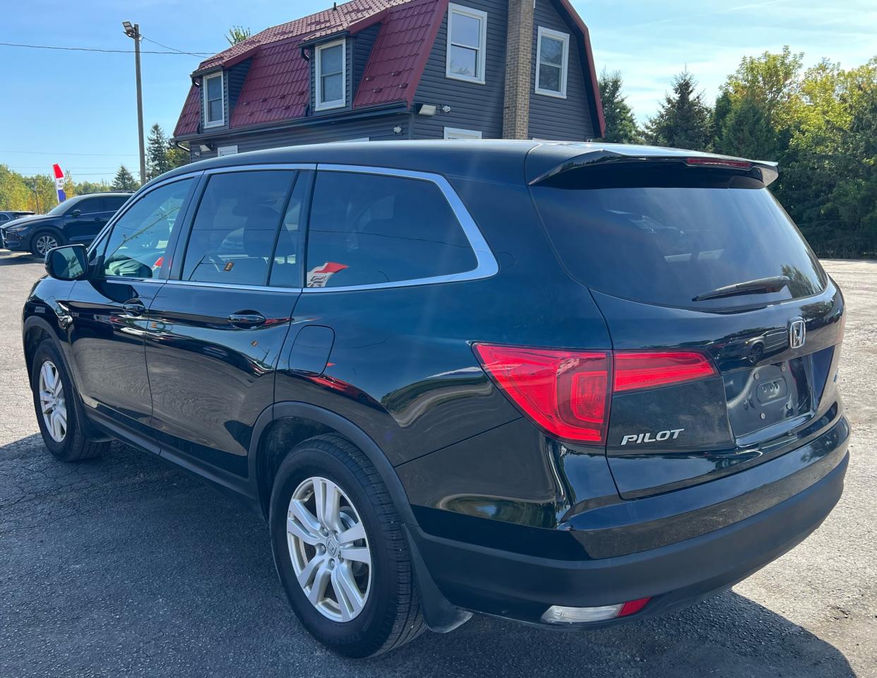 2018 Honda Pilot LX Photo6