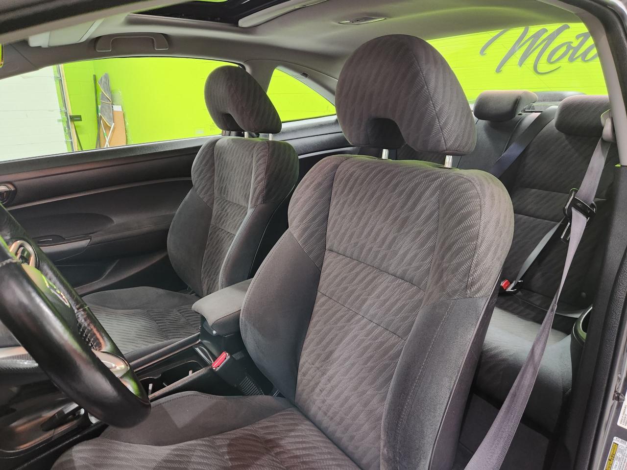 2011 Honda Civic SE SUNROOF ALLOYS CLEAN LOOKS GREAT 5 SPD - Photo #20