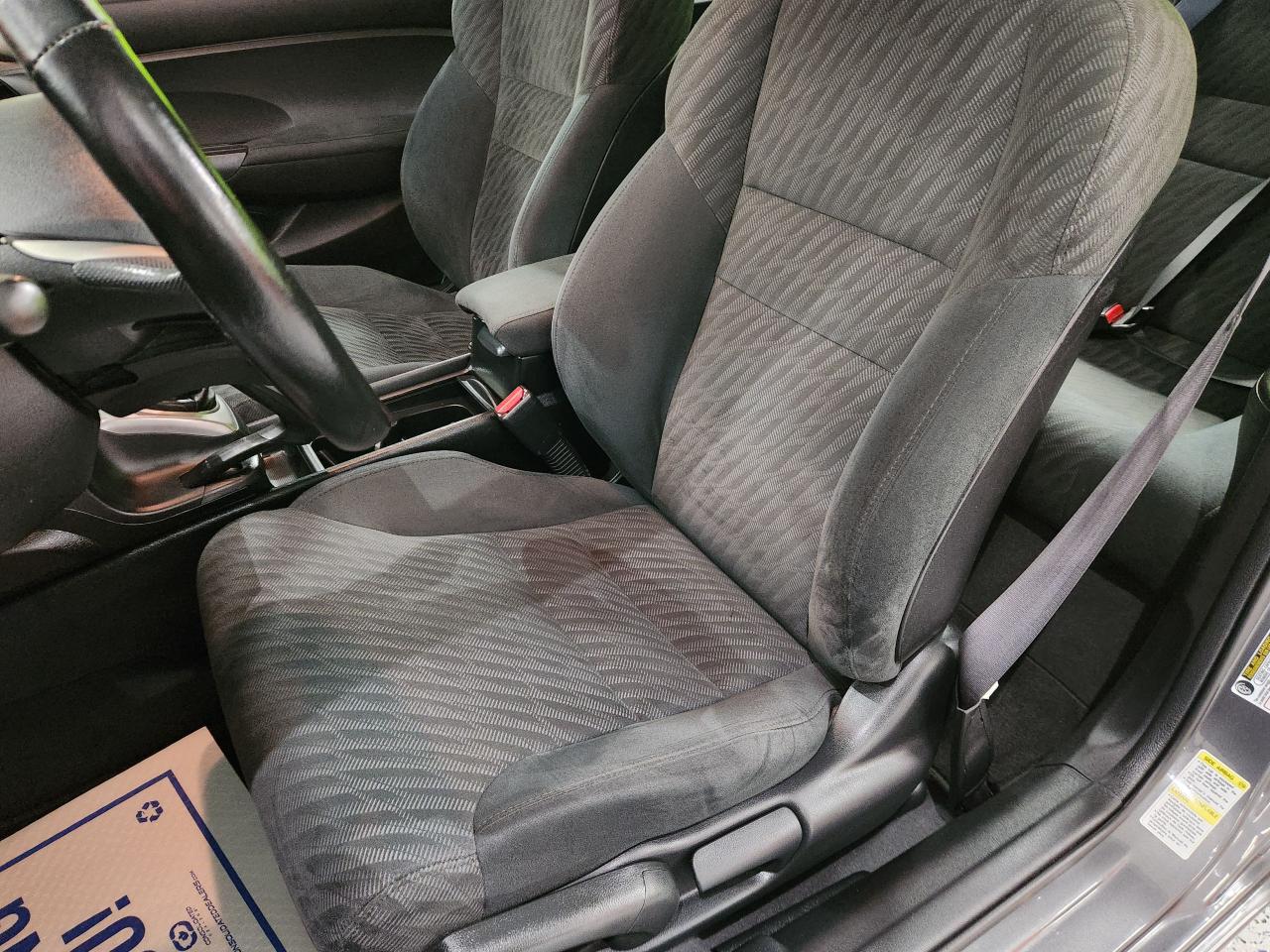 2011 Honda Civic SE SUNROOF ALLOYS CLEAN LOOKS GREAT 5 SPD - Photo #21