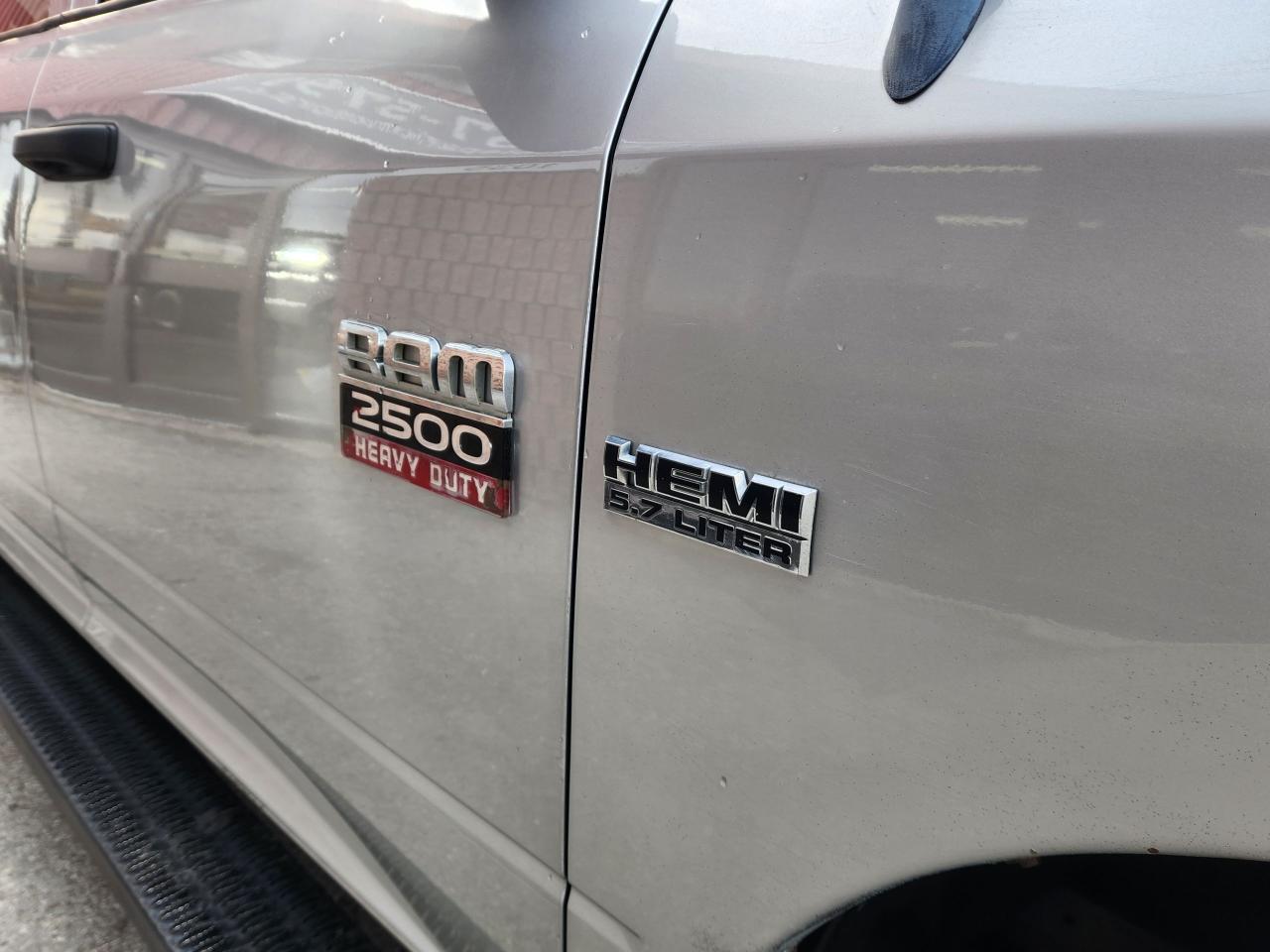 2012 RAM 2500 ST HEMI 4x4 RUNNING BOARDS SPRAY LINER Photo