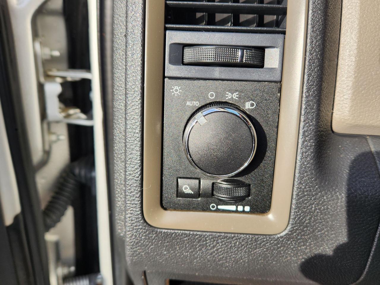 2012 RAM 2500 ST HEMI 4x4 RUNNING BOARDS SPRAY LINER Photo