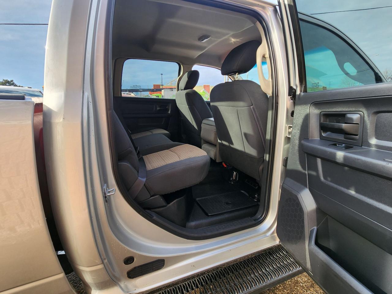 2012 RAM 2500 ST HEMI 4x4 RUNNING BOARDS SPRAY LINER Photo