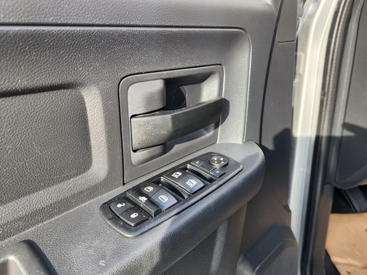 2012 RAM 2500 ST HEMI 4x4 RUNNING BOARDS SPRAY LINER Photo