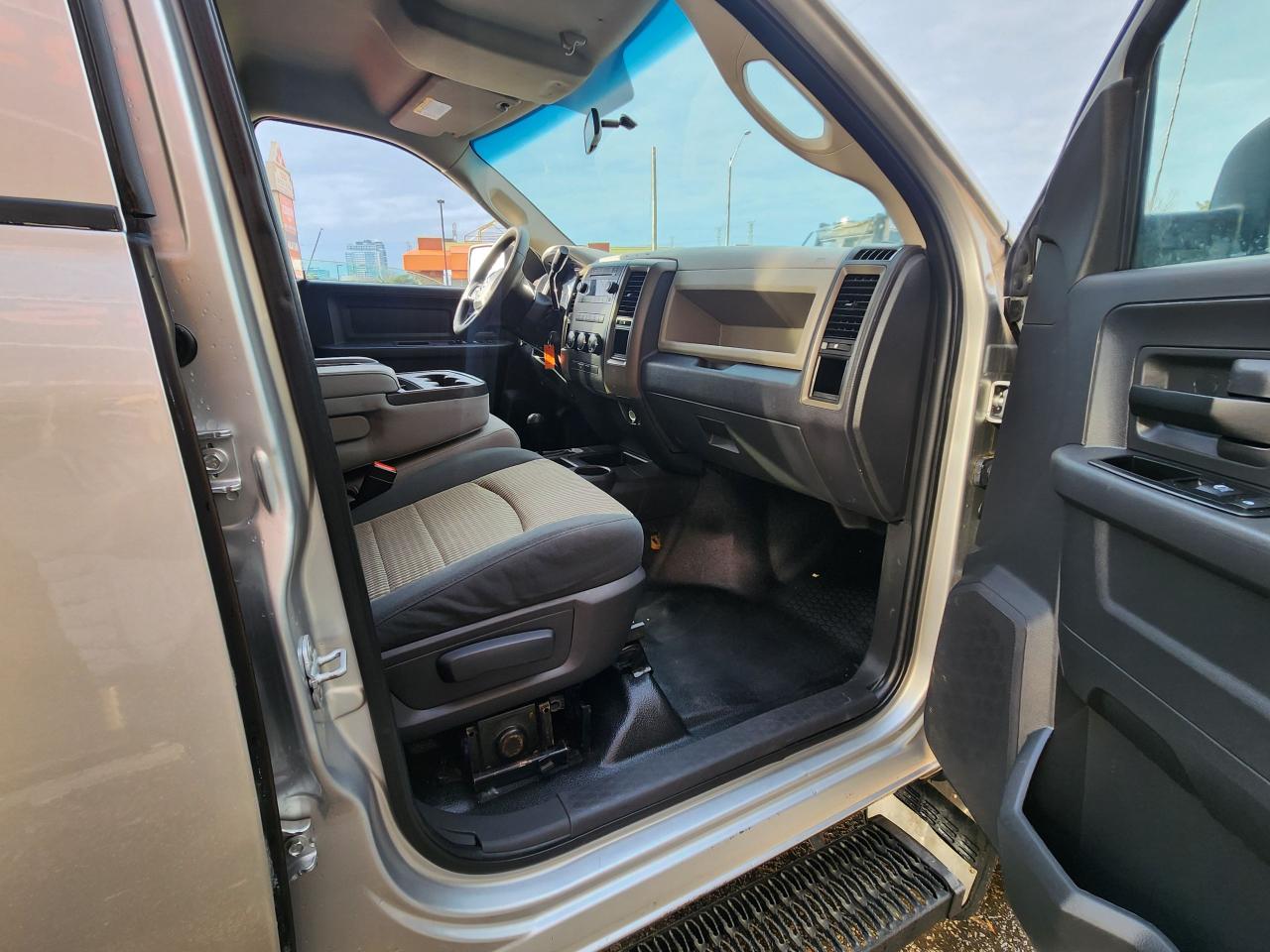 2012 RAM 2500 ST HEMI 4x4 RUNNING BOARDS SPRAY LINER Photo