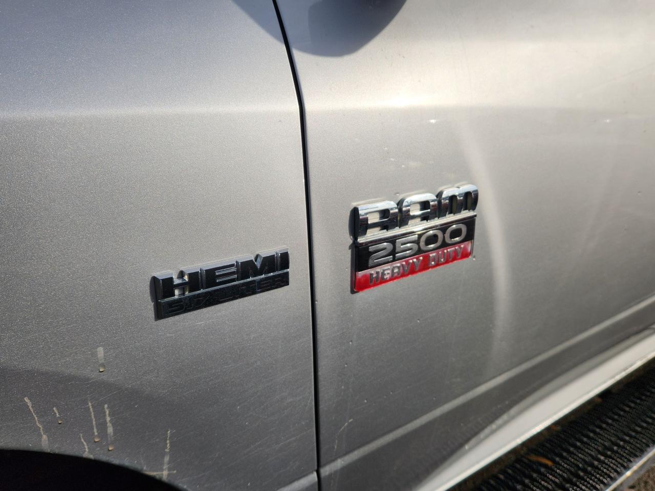 2012 RAM 2500 ST HEMI 4x4 RUNNING BOARDS SPRAY LINER Photo