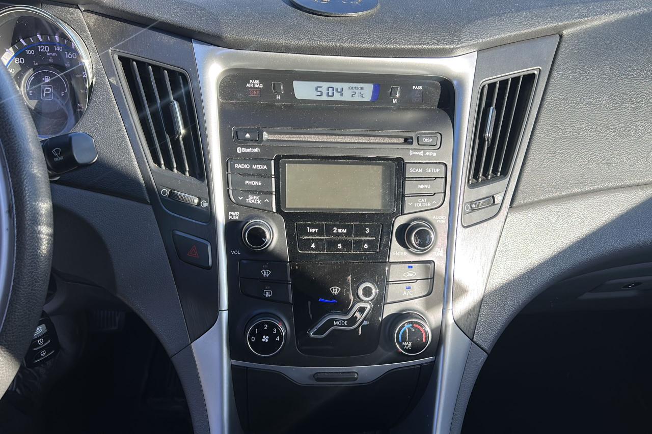 2012 Hyundai Sonata GL - Photo #9