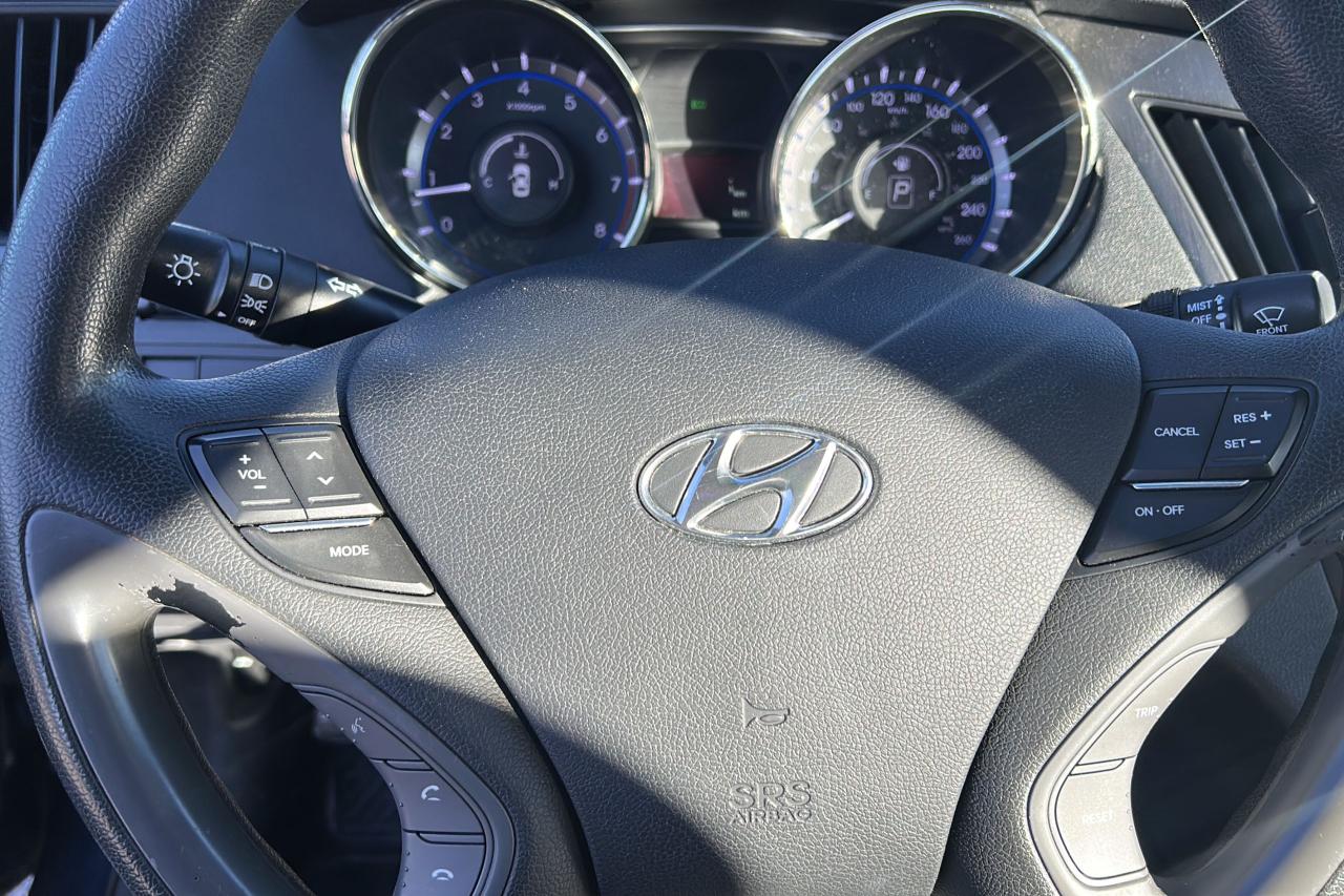 2012 Hyundai Sonata GL - Photo #10