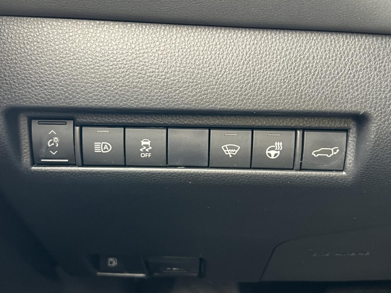 2021 Toyota Venza XLE - Photo #19