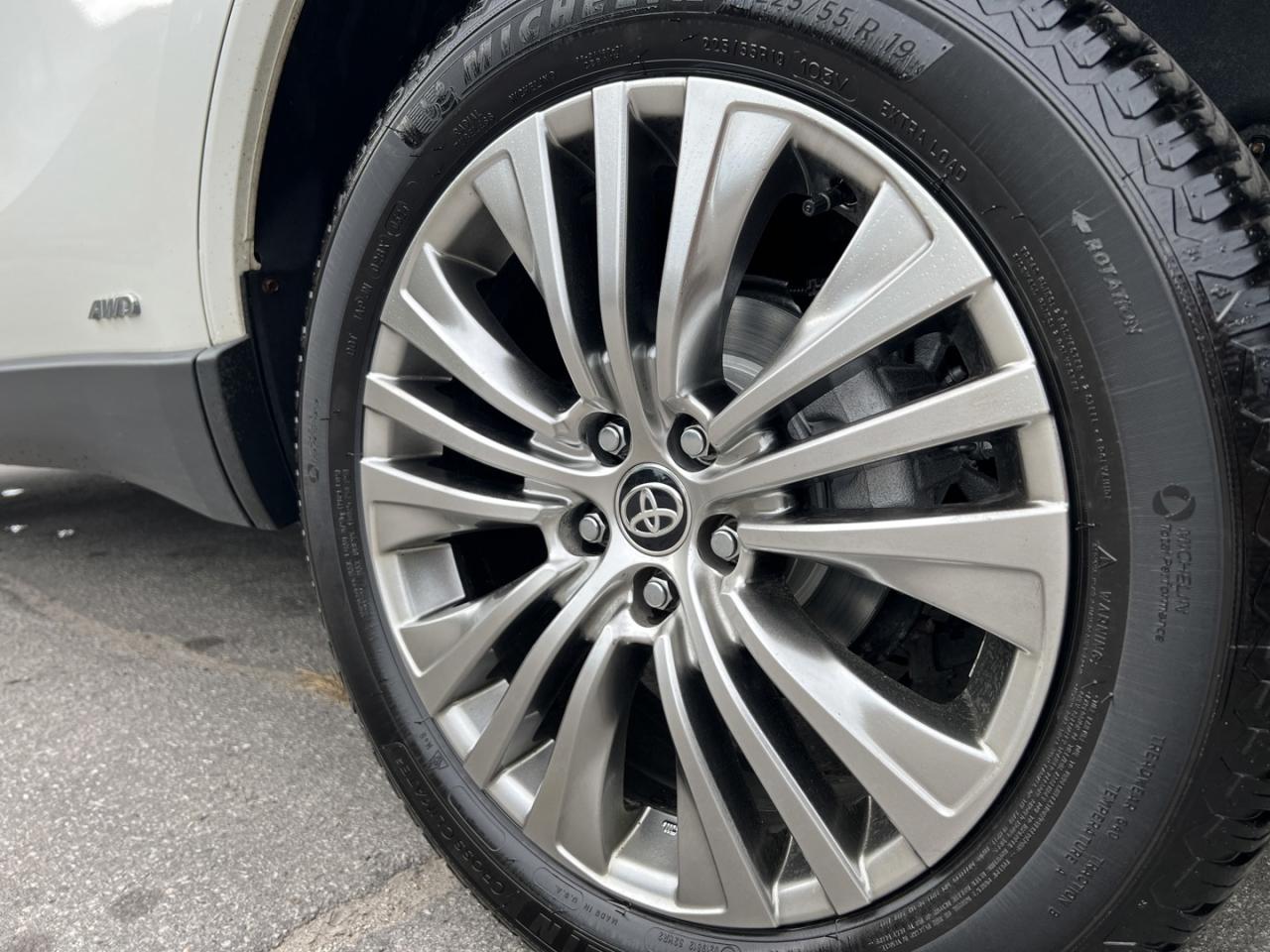 2021 Toyota Venza XLE - Photo #21