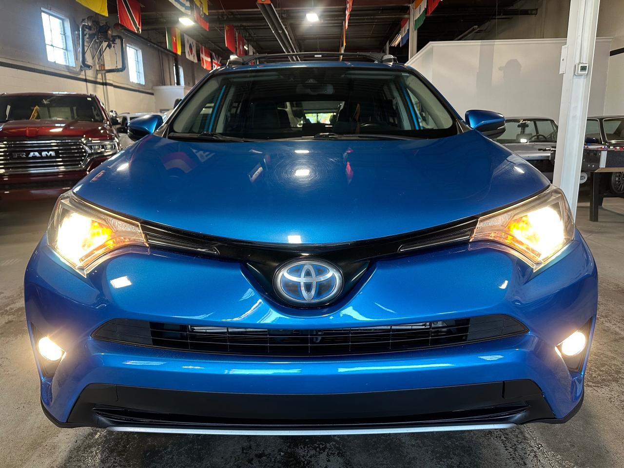 2017 Toyota RAV4 XLE | BSM | POWERED LIFTGATE | SUNROOF | HEATED - Photo #2