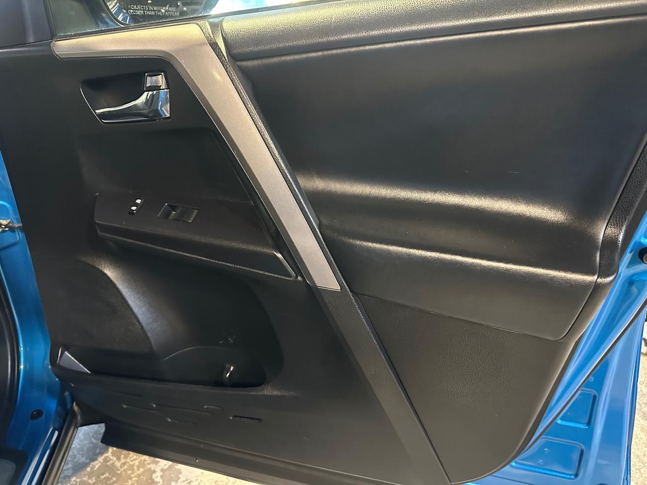 2017 Toyota RAV4 XLE | BSM | POWERED LIFTGATE | SUNROOF | HEATED - Photo #6