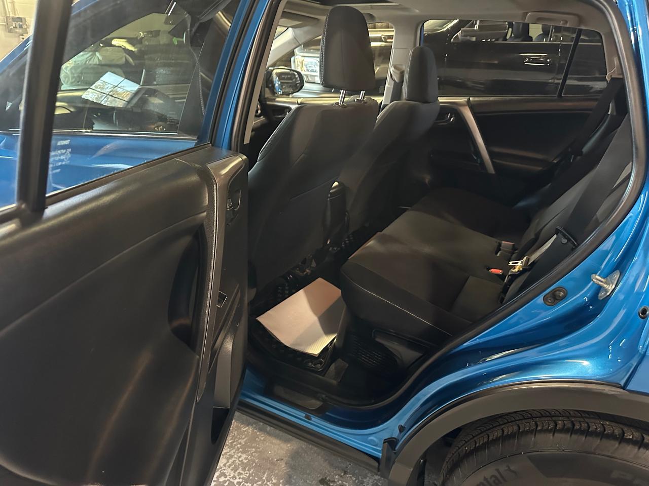 2017 Toyota RAV4 XLE | BSM | POWERED LIFTGATE | SUNROOF | HEATED - Photo #17