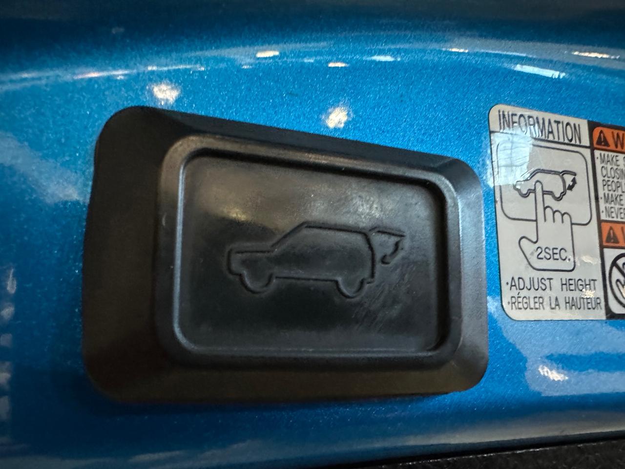 2017 Toyota RAV4 XLE | BSM | POWERED LIFTGATE | SUNROOF | HEATED - Photo #16