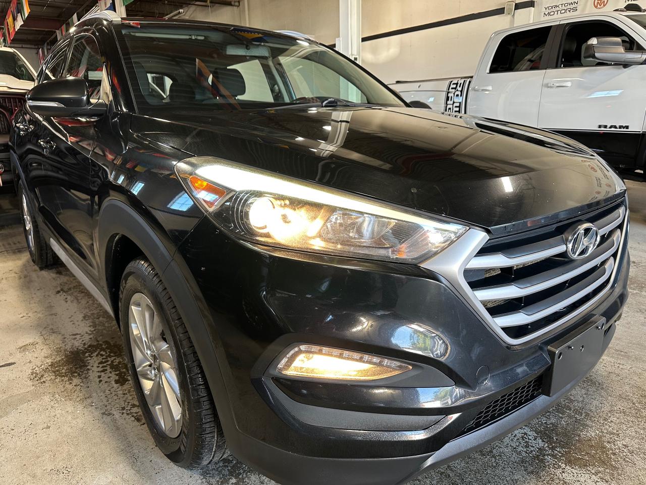 2018 Hyundai Tucson 2.0L Premium AWD Photo2