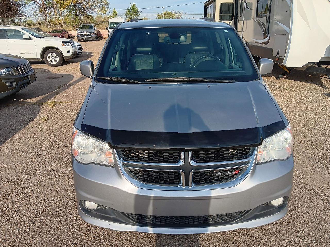 2019 Dodge Grand Caravan SXT Premium Plus, Leather, BU Cam, DVD - Photo #2