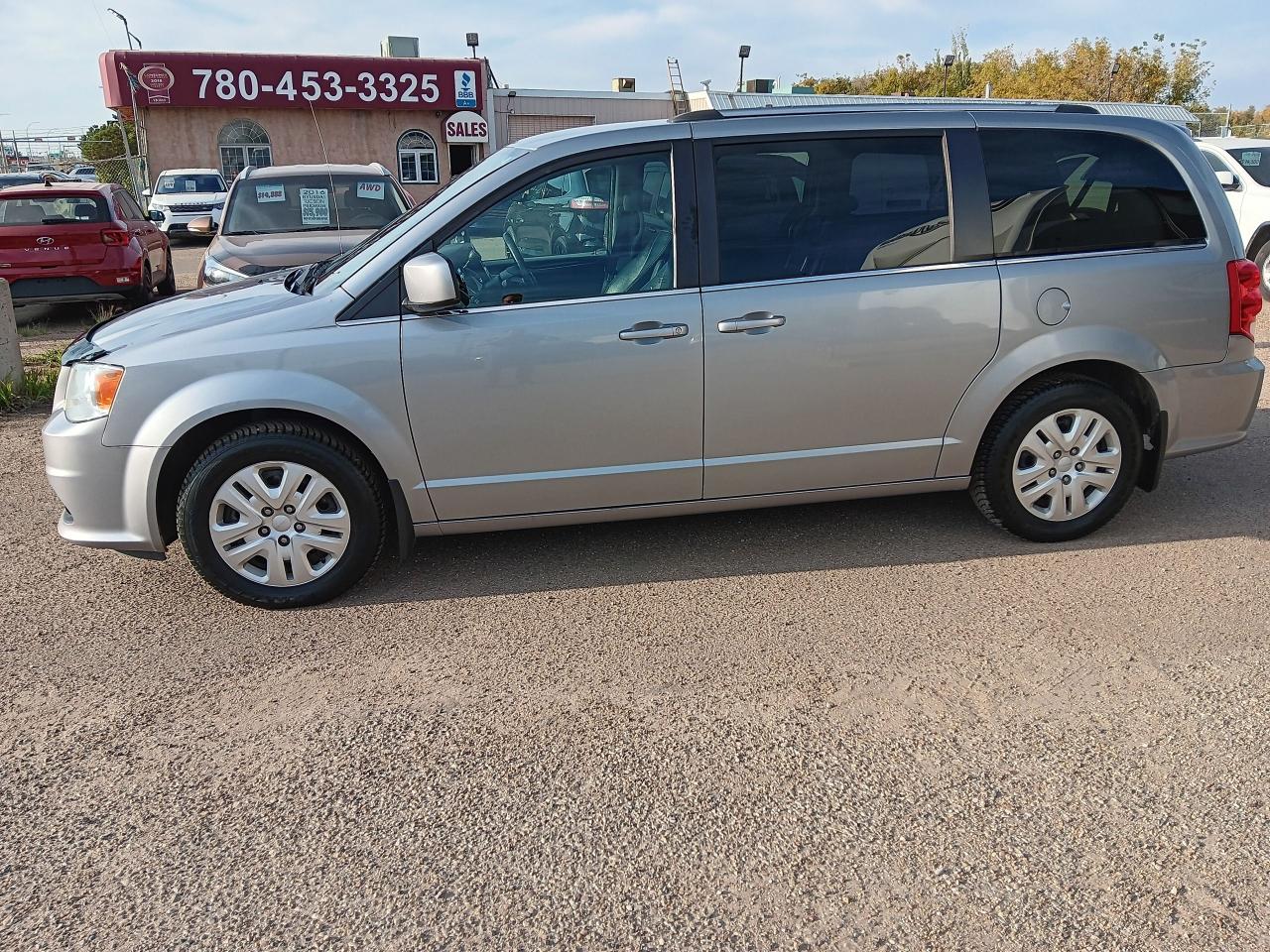 2019 Dodge Grand Caravan SXT Premium Plus, Leather, BU Cam, DVD - Photo #4
